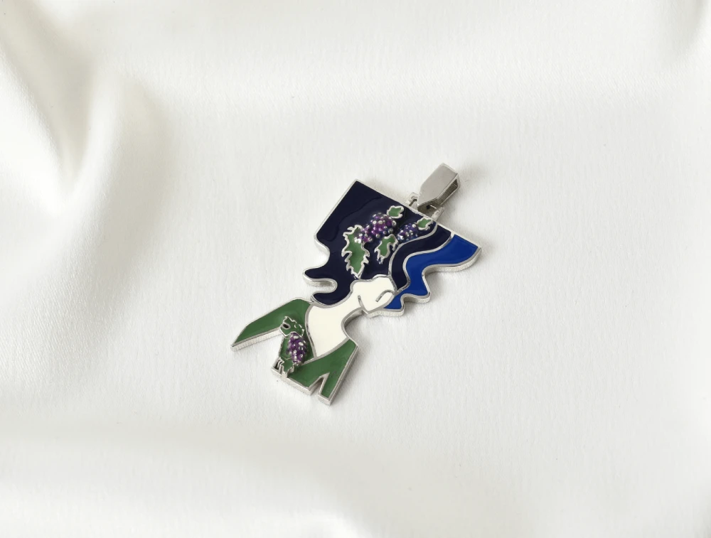 Կախազարդ արևահամ խաղող